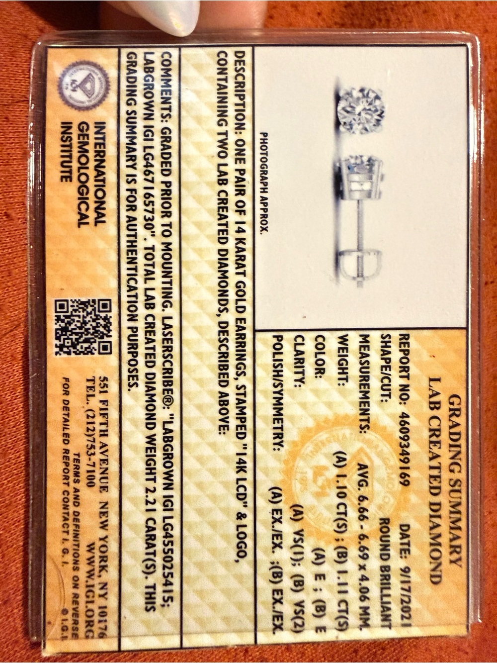 International Gemological Institute Lab-Created Diamond Report Card - Gold/White